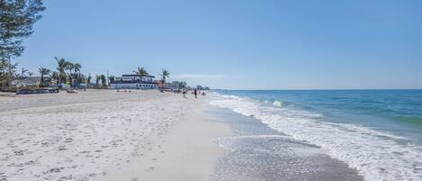 Beach nearby, sun-loungers, beach towels