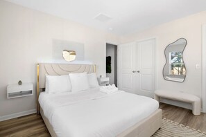 4 bedrooms, iron/ironing board, WiFi, bed sheets