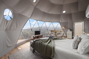 1 bedroom, iron/ironing board, travel cot, WiFi