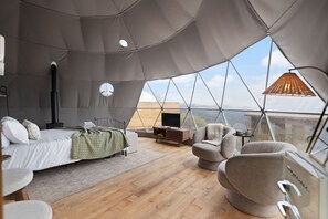 1 bedroom, iron/ironing board, WiFi, bed sheets - "Hickory Heights" - Overlook Dome 006 in RRG (Stanton)