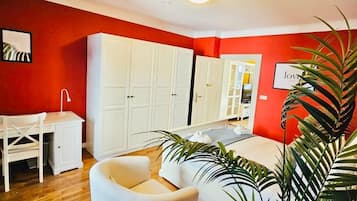 1 bedroom, iron/ironing board, free WiFi