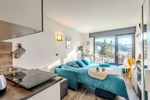 Cuna de viaje, wifi y ropa de cama 