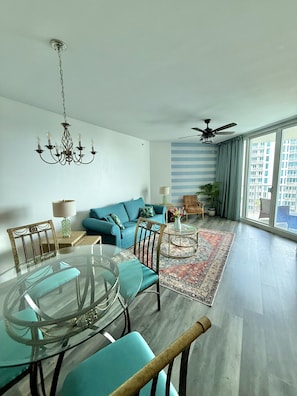 Bloc d'apartaments, diversos llits, balcó, vistes a l'oceà (The Palms of Destin Resort 2813) | Servei de restauració