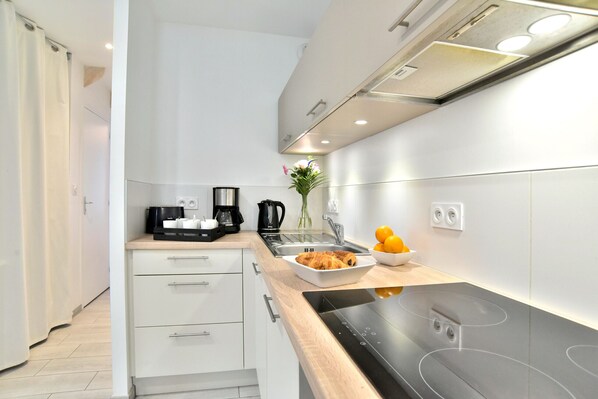 Fridge, microwave, oven, dishwasher