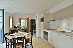 Fridge, microwave, oven, dishwasher