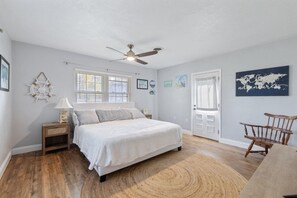 3 bedrooms, desk, iron/ironing board, travel cot - 3/2.5 Private Sarasota Pool Home. Close to Beaches. Fenced Yard. Pet Friendly (Sarasota)
