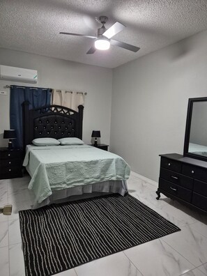 2 quartos, ferros/tábuas de passar roupa, Wi-Fi, roupa de cama