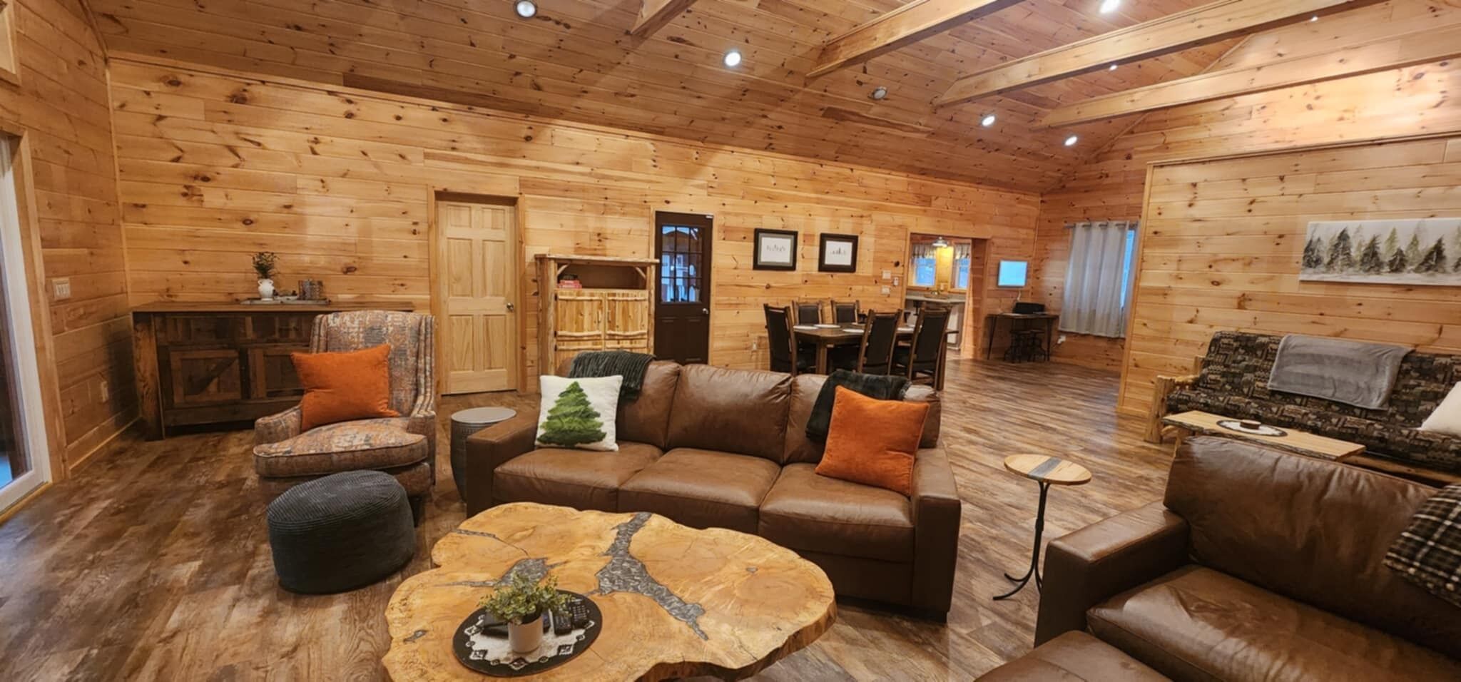 Älytelevisio, takka, videopelejä, pöytäjalkapallopöytä