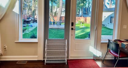 Spacious and Elegant 2-story guest suite with AC, WiFi by UVIC
