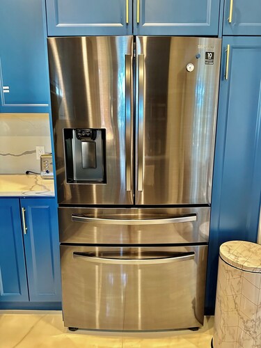 Spacious and Elegant 2-story guest suite with AC, WiFi by UVIC