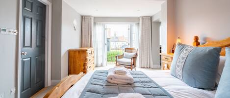 4 間睡房、熨斗/熨衫板、上網、床單