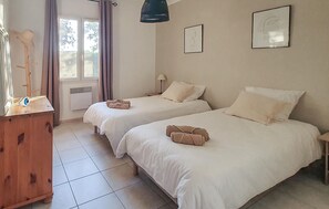 3 Schlafzimmer, Reisekinderbett, kostenloses WLAN, Bettwäsche