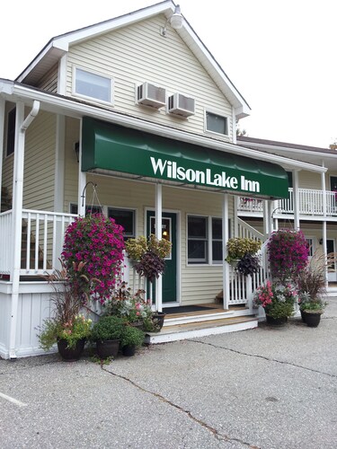 Spacious King Room with AC, WiFi in Peaceful Wilton