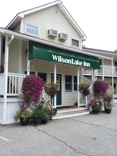 Spacious King Room with AC, WiFi in Peaceful Wilton