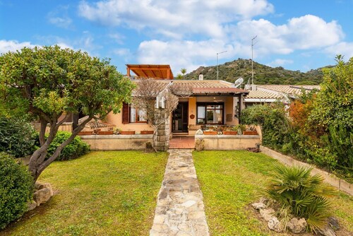 Villa Mirto – Cozy Cottage with Garden and Terrace