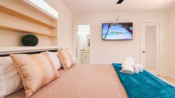 House | 3 bedrooms, desk