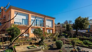 A two-story building with large windows and a balcony. - Cozy apartment in Kraljevica with house sea view (Kraljevica)