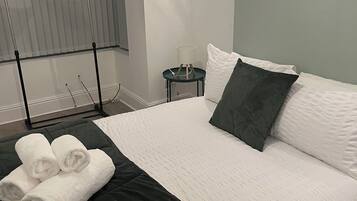 5 bedrooms, iron/ironing board, WiFi, bed sheets