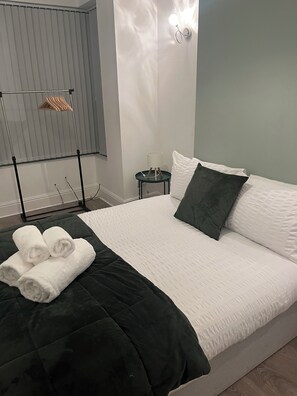 5 室のベッドルーム、アイロン / アイロン台、WiFi、ベッドシーツ