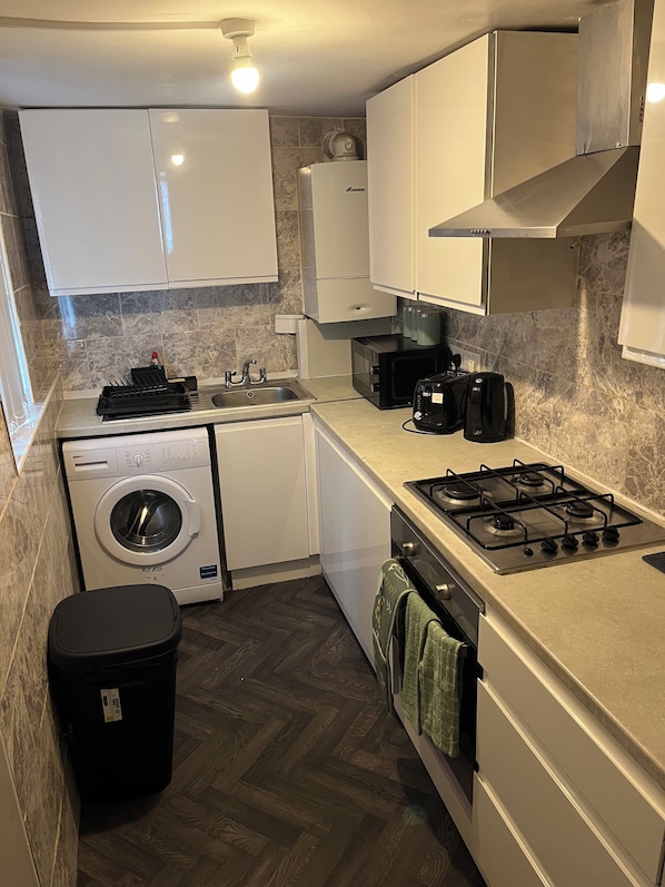 Refrigerador, microondas, horno, placa de cocina