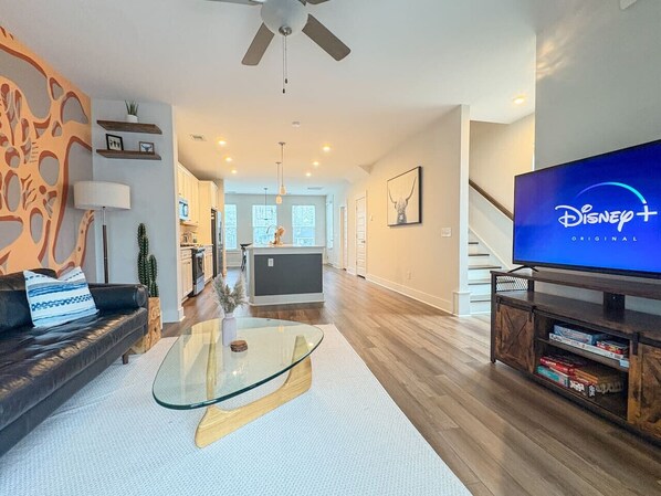 Smart TV, books - Stylish 3BR Park Circle Home + Free Parking (Charleston)