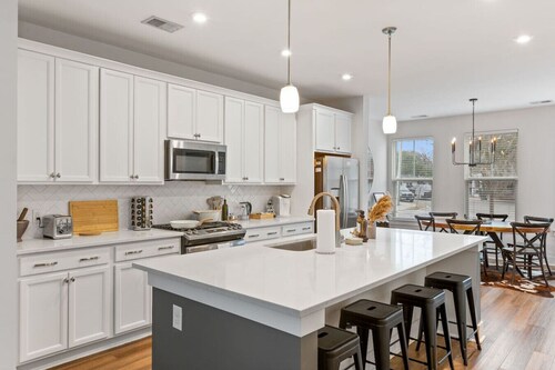 Stylish 3BR Park Circle Home + Free Parking