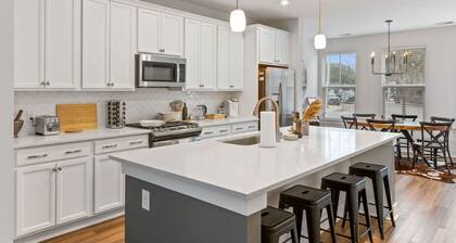 Stylish 3BR Park Circle Home + Free Parking