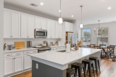 Stylish 3BR Park Circle Home + Free Parking