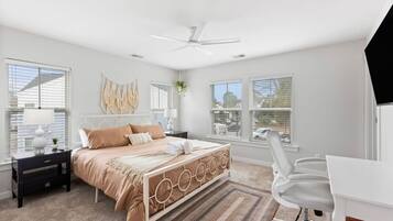 3 bedrooms, desk, free WiFi, bed sheets