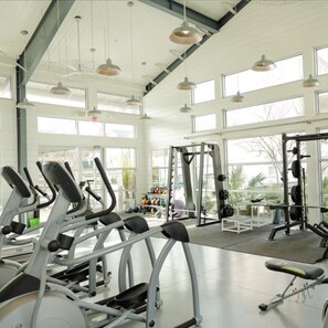 Fitness facility - Stylish 3BR Park Circle Home + Free Parking (Charleston)