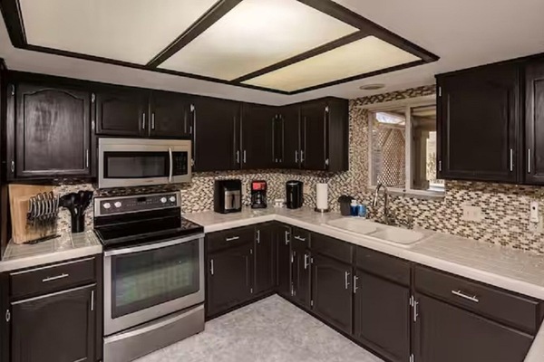 Frigorifero, microonde, forno, piano cottura