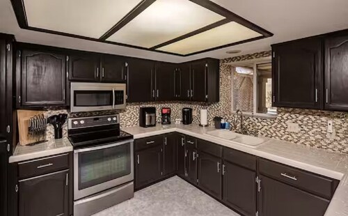 Spacious 2BR2BA Home Near Windsor Beach & Downtown