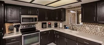 Spacious 2BR2BA Home Near Windsor Beach & Downtown