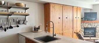 Top floor studio condo at Creekside - pet friendly, views, ski-in/out access