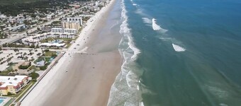 Luxury 3BR Townhouse Walk to Beach • Pet-Friendly • Boat Parking • Sleeps 10