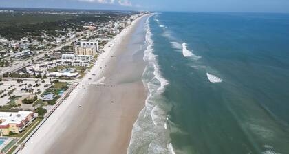 Luxury 3BR Townhouse Walk to Beach • Pet-Friendly • Boat Parking • Sleeps 8