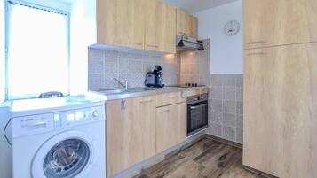 Fridge, microwave, stovetop, cookware/dishes/utensils
