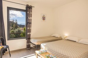 2 slaapkamers, een strijkplank/strijkijzer, wifi, beddengoed