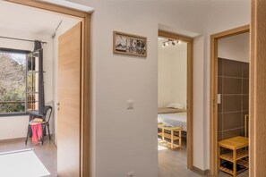 2 室のベッドルーム、アイロン / アイロン台、WiFi、ベッドシーツ