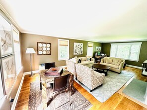 TV, fireplace, stereo
