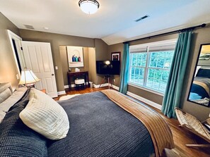 5 Schlafzimmer, Schreibtisch, Bügeleisen/Bügelbrett, WLAN