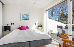 4 bedrooms, travel cot, free WiFi
