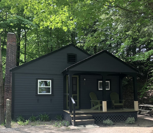 Cabin 2, Patio, Lake View | 2 bedrooms, free WiFi, bed sheets