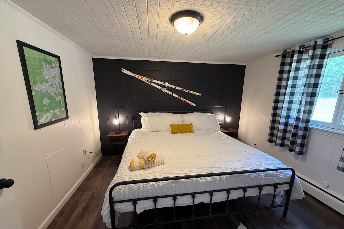 Suite 3- No Pets | WiFi (free), bed sheets