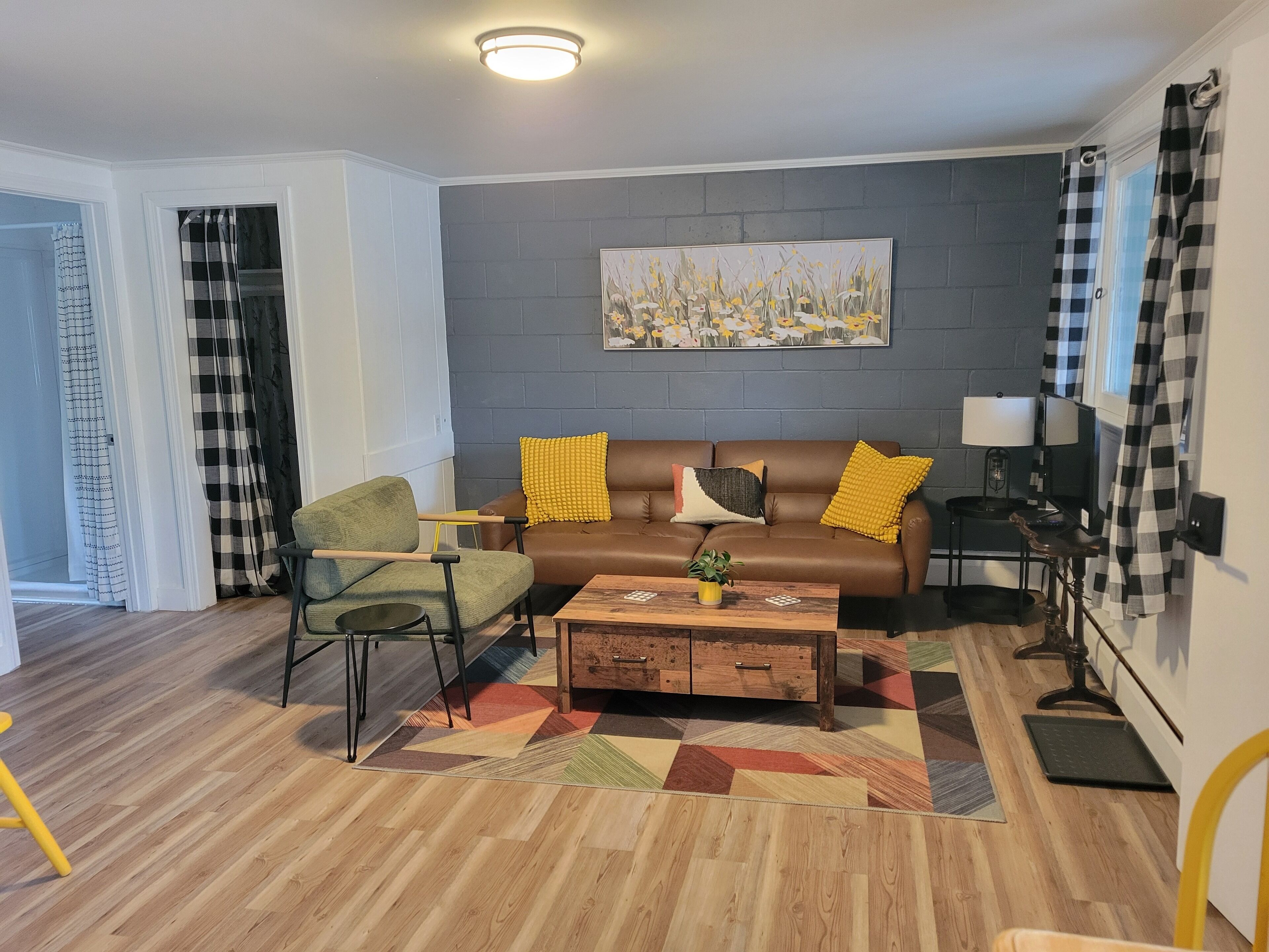 Suite 2 - No Pets | Living area