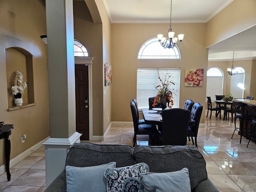 Spacious 4-bedroom house in beautiful Eagle Pass with AC, WiFi