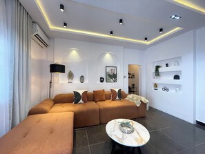 Deluxe Apartment, 3 Bedrooms, Private Bathroom, Courtyard View | Bathroom | Shower, towels, soap, toilet paper - CN Homes 3bedrooms  (Lagos)