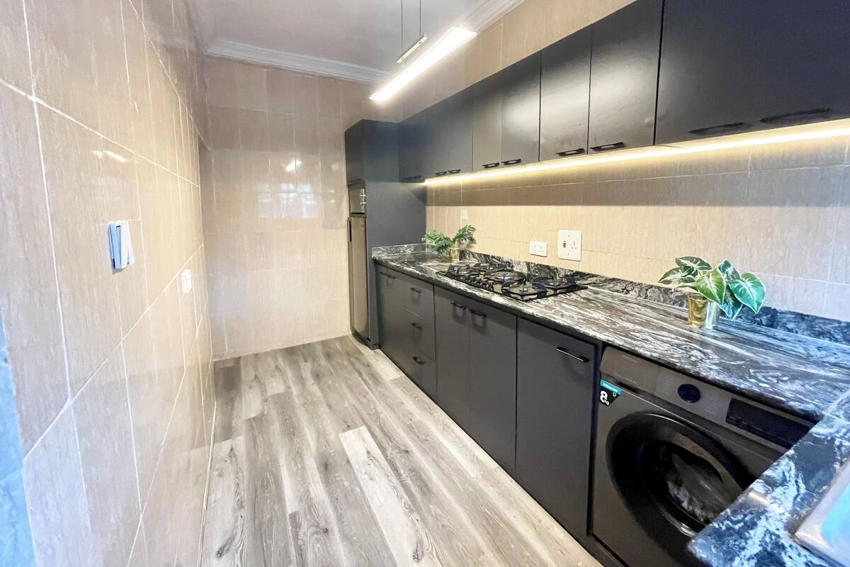 Deluxe Apartment, 2 Bedrooms, Private Bathroom, Courtyard View | Private kitchen | Dining table