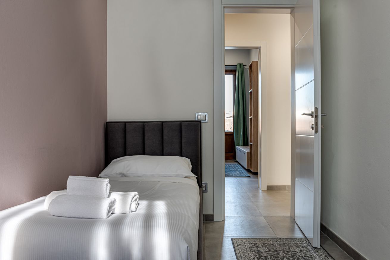 3 habitaciones, escritorio, tabla de planchar con plancha y wifi 