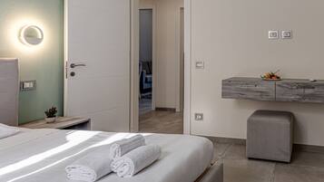 3 bedrooms, desk, iron/ironing board, WiFi